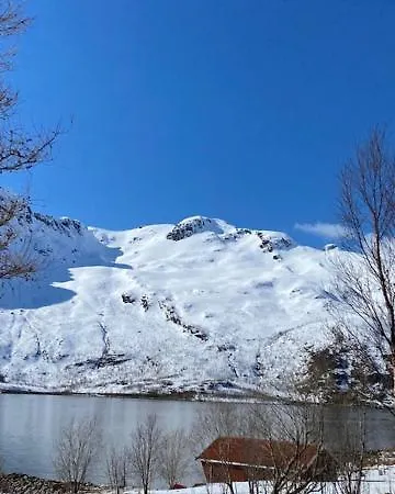 Unique And Charming House At The Foot Of Lofoten's Highest Mountain *