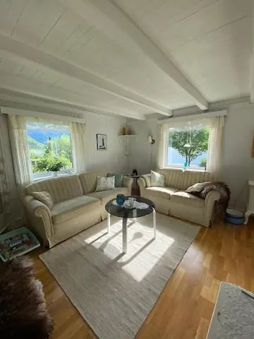 Unique And Charming House At The Foot Of Lofoten's Highest Mountain Dom wakacyjny *