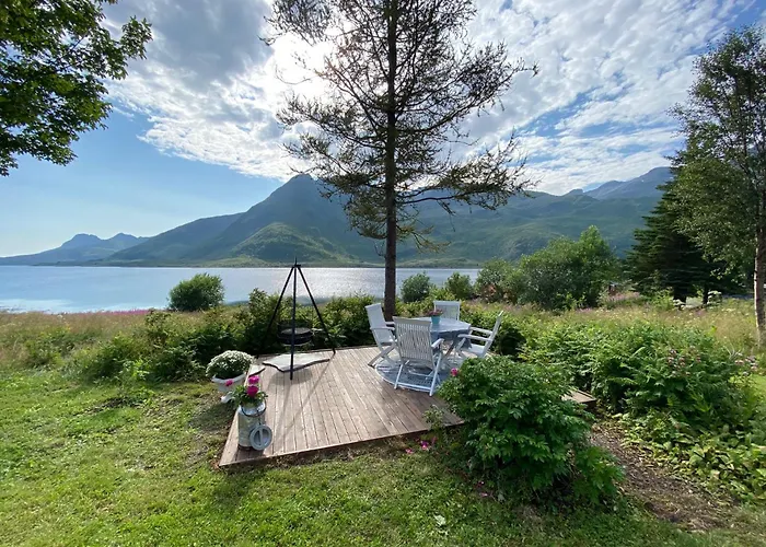 Unique And Charming House At The Foot Of Lofoten's Highest Mountain *
