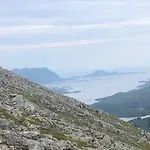 Unique And Charming House At The Foot Of Lofoten's Highest Mountain Prázdninový dům Svolvær