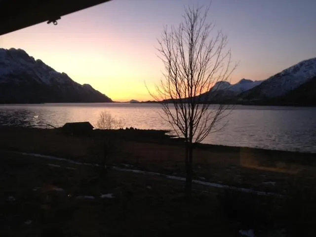 بيت للعطل Unique And Charming House At The Foot Of Lofoten's Highest Mountain