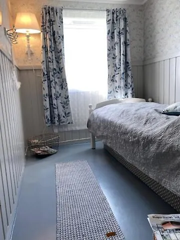 Unique And Charming House At The Foot Of Lofoten's Highest Mountain بيت للعطل سفولفير