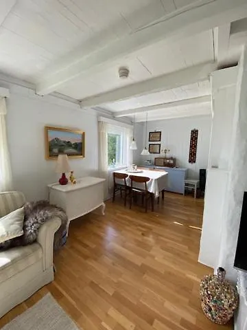 Unique And Charming House At The Foot Of Lofoten's Highest Mountain *