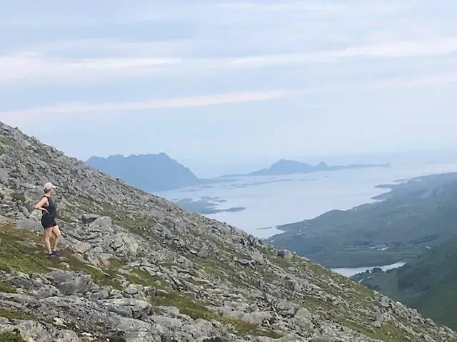 Unique And Charming House At The Foot Of Lofoten's Highest Mountain بيت للعطل سفولفير
